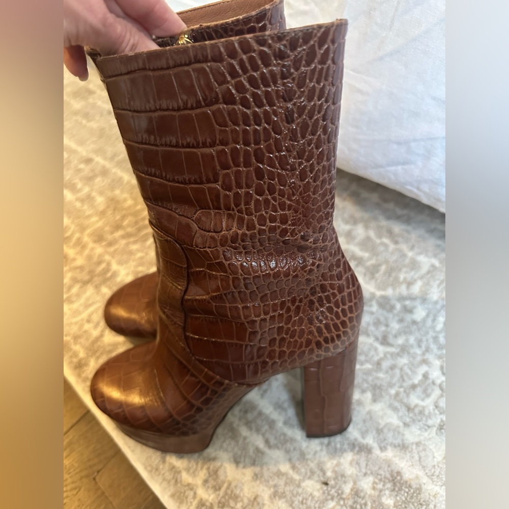 Vero Cuoio Brown Heeled Boots with Crocodile Embossing